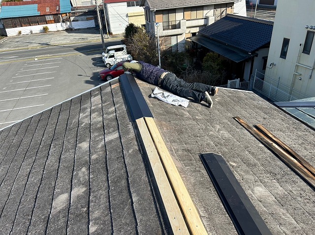 甲府市　棟板金交換工事